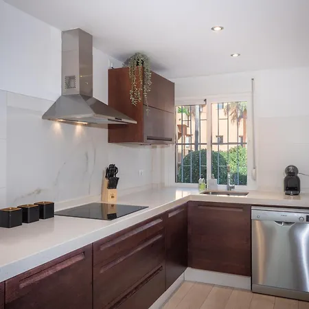 Semesterbostad Family Fairways I Spacious 4-bedroom Townhouse Near & Golf, Estepona