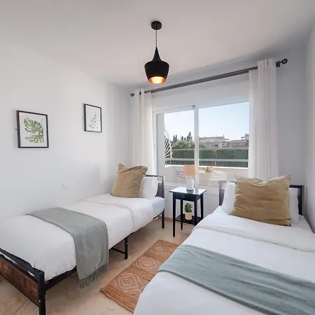 Family Fairways I Spacious 4-bedroom Townhouse Near & Golf, Semesterbostad