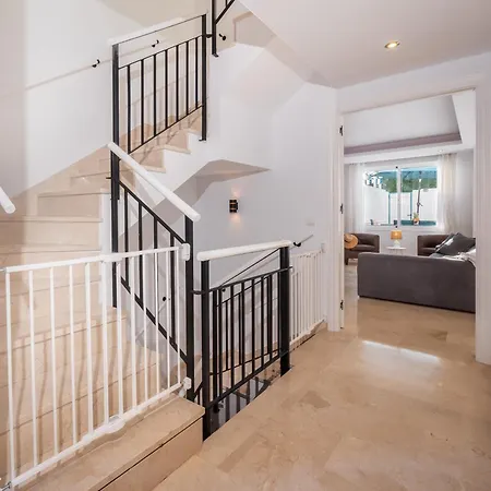 Semesterbostad Family Fairways I Spacious 4-bedroom Townhouse Near & Golf,